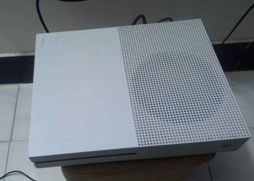 Xbox One s
500 كيكه بس لعبتين جي تي اي 5 وان بيس سعره 180 ومجال كلش قليل للتواصل ***********
