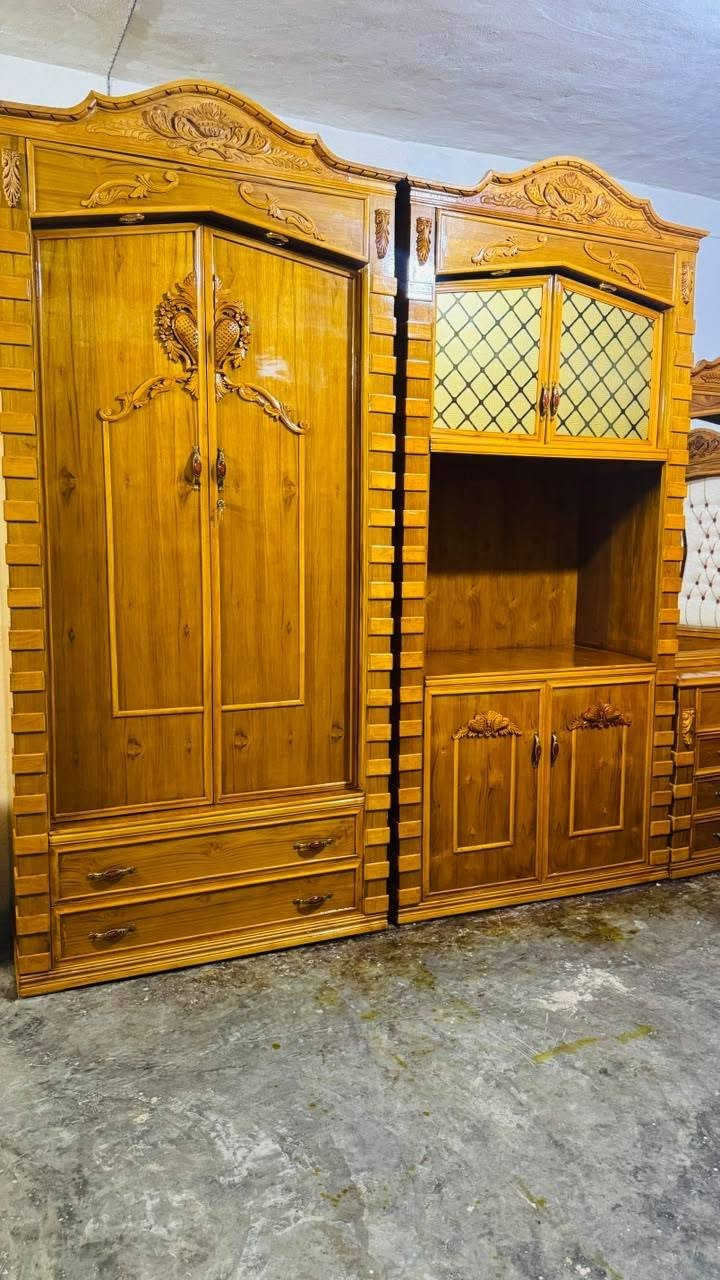 توجد غرفه نوم ملكيه صاج عراقي الخارج ٥ملم طبيعي وداخل ٤ملم شرط حطاطه جيب النجار الي يعجبك نضافه بعده جديده استخدام قليل  السعر مليون و٨٥٠ وبي مجال بسيط للاستفسار اتصال ***********
