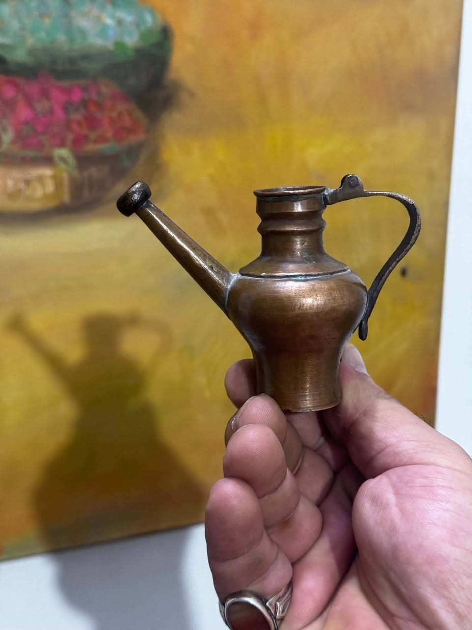 ابريق قديم  مختلفة وجميلة  نفس الشكل لكن قياس ٨سم الكبير قياس ٣٦سم  المهتم خاص او هاذ الرقم *********** بغداد
