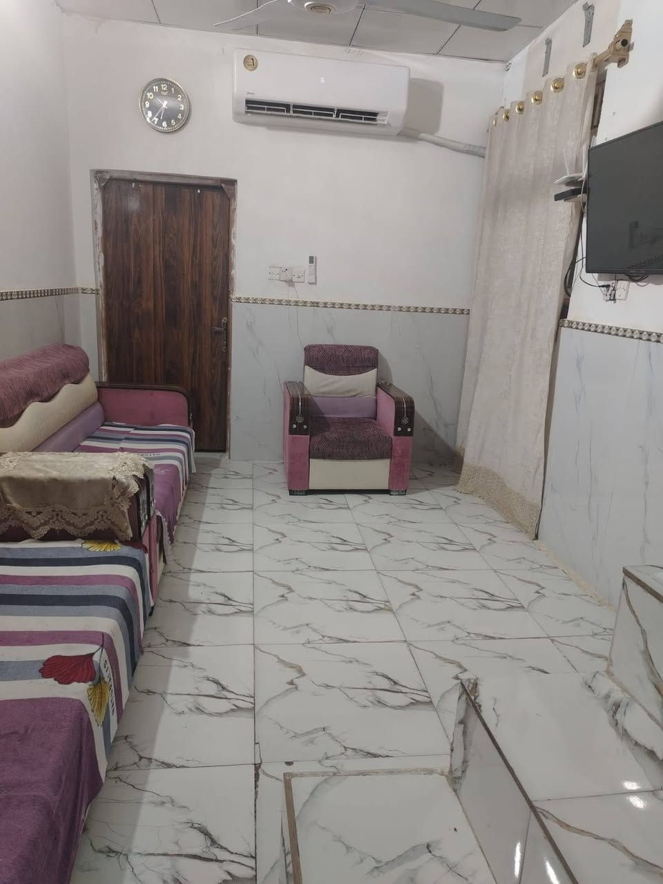 بيت للبيع بناء درجة أولى الأساس صب والصقف مسلح كونكريت والبناء طابوك وبل الحقيقة احلى من الصور مساحة ٦٥ متر وتغليف سيراميك من الداخل والخارج المكان علوة الفحل شارع معمل الموز السعر ٢٥ قفل ويرهم رهن اذا عاءلة صفيرة ١٥ رهنة
التواصل على الواتساب ***********
بيت للبيع بناء درجة أولى الأساس صب والصقف مسلح كونكريت والبناء طابوك وبل الحقيقة احلى من الصور مساحة ٦٥ متر وتغليف سيراميك من الداخل والخارج المكان علوة الفحل شارع معمل الموز السعر ٢٥ قفل ويرهم رهن اذا عاءلة صفيرة ١٥ رهنة
