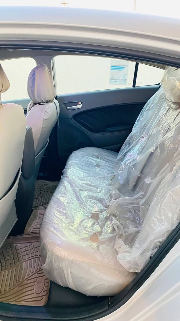السلام عليكم 
كيا فورتي موديل ١٧ رقم الانبار بأسمي ضرر قطعة واحدة بدون دواخل بدون ارباك مكان السيارة الرمادي السعر105 ***********
