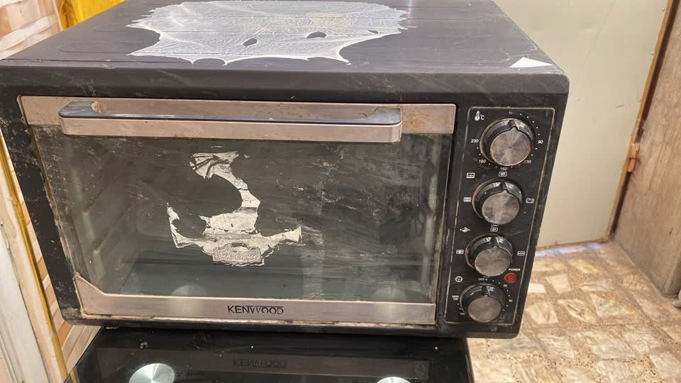 سرير ب50 الف نظيف مبي ضرر
أوڤن ب25 
وميز زجاجي ب25 
مكاني الصابيات  
للتواصل ع الرقم واتساب  ***********
