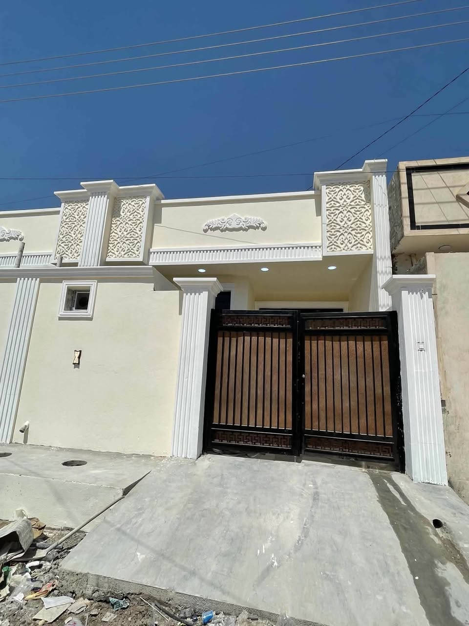 🏠🏠🏠🏠🏠

بسم الله الرحمن الرحيم 
العنوان الانبارفلوجه 
فرصه ذهبيه وبسعر مناسب للبيع مشتمل طابق واحد بناء حديث بناء ٢٠٢٦ زيرو غير مسكون بناء طابوق درجه اولى المشتمل في حي المأمون مربع ال ١٩ المشتمل فول سيراميك وبناء درجه اولى بناء مفصول أضلاع وسقف يتكون من كراج وصحيات خارجيه واستقبال ومطبخ وصاله ومناور عدد ٢ وحمام وغرفة نوم واحده وبيتونه مأسس مجاري خطين ومؤسس ماء ٤ خطوط نضام بوستر صاعد نازل تاني ماء كبير ٢٠٠٠ لتر مؤسس نضام كامرات سبالت دفن 
🌴1️⃣التسلسل📠/171
🌴2️⃣مساحه🏚️/125m
🌴3️⃣الواجهه🏫/6.25m
🌴4️⃣النزال⛺/20m
🌴5️⃣الشارع🛣️/10m نافذ على شارع ١٥
🌴6️⃣المرقم/….
🌴7️⃣اقرب نقطه داله / قرب شارع ٤٠ الترابي وقرب شارع عيفان 
🌴8️⃣خدمات🏞️/ ماء وكهرباء 
🌴9️⃣السعر/85 وبيه مجال بسيط 
🌴🔟 
📜نوع الملك / طابو ملك تحويل ثاني يوم

 🌴🌴🌴ادارة مكتب دار الايمان للعقار 🌴🌴🌴

⚫للاستفسار📞📞 
☎وسام العيساوي 
***********(الواتساب)📞
***********📞  

     🌴لا نتعامل على المصرف العقاري🌴
_______________________________________
1️⃣●اسعار 💵العقارات المعلنة في مكتبنا تُحدد من قبل البائع 💸صاحب العقار وليس المكتب والسعر قابل للتفاوض بين البائع والمشتري📜 

2️⃣●⌛نتميز بعدم رفع سعر العقار من قبلنا ونجمع البائع🌴والمشتري وجهاً لوجه لغرض الاتفاق📝  على السعر النهائي 👍 

3️⃣●🌴قضاء الفلوجه/حي الشهداء شارع ستين 60 قرب نادي الصمود Fallujah, Iraq اذا عندك عقار تريد تعرضه للبيع او تريد تشتري عقار 

4️⃣🌴فقط ارسال المعلومات  على الواتساب او الاتصال على هواتف المكتب .. 

☎️نستقبل هواتفكم على الارقام التاليه 

☎️ابو عبدالله العيساوي 
*********** (الواتساب) 
***********
☎️***********
