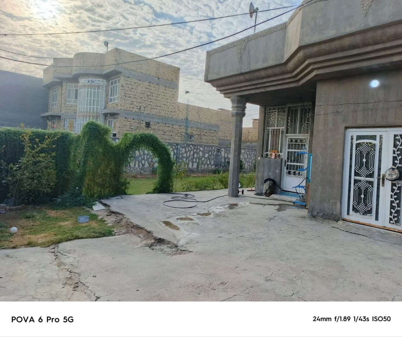 ✨ فرصة مميزة للبيع في الحلة – العتايج ✨
🏡 بيت للبيع بموقع هادئ وممتاز
📍 العنوان: حلة / العتايج – عمود 21

قريب من مدرسة غرناطة الابتدائية
يبعد فقط 200 متر عن الشارع العام

📐 المساحة: 420 متر

📄 سند 25 (قابل للتحويل المباشر)
🔹 تفاصيل البيت:
غرفة نوم واسعة (5×4)
استقبال كبير (6.5×4)
غرفة جلوس مريحة (6×4)
كليدور (5×4)
صحيات
كراج يسع 2 إلى 3 سيارات 🚗
حديقة كبيرة 🌿
مخزن (سندويج) بالسطح

📞 للاستفسار: 

***********
