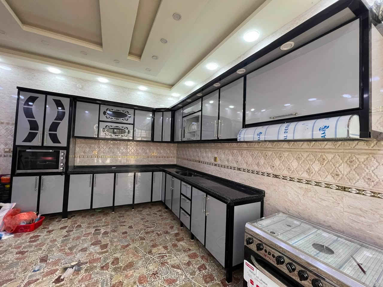دار للبيع ✅
مساحة 300 متر مربع 💯

الموقع كورنيش الكوفة قرب جامعة ابن حيان مشمول بالتطويب قرار 25 جاهز للسكن .

طابقين‼️

الطابق الاول : ❗️

غرفتين + استقبال + مطبخ + صالة+ حمام داخلي و حمام خارجي + حديقة + كَراج سيارة .

الطابق الثاني :❗️

4 غرف + حمام + بلكونة على غرفتين + مخزن طابق 3 + صالة .

البناء حديث كونكريت مسلح وجاهز للسكن ماعايز اي شي .

للاستفسار واتساب واتصال 

***********
