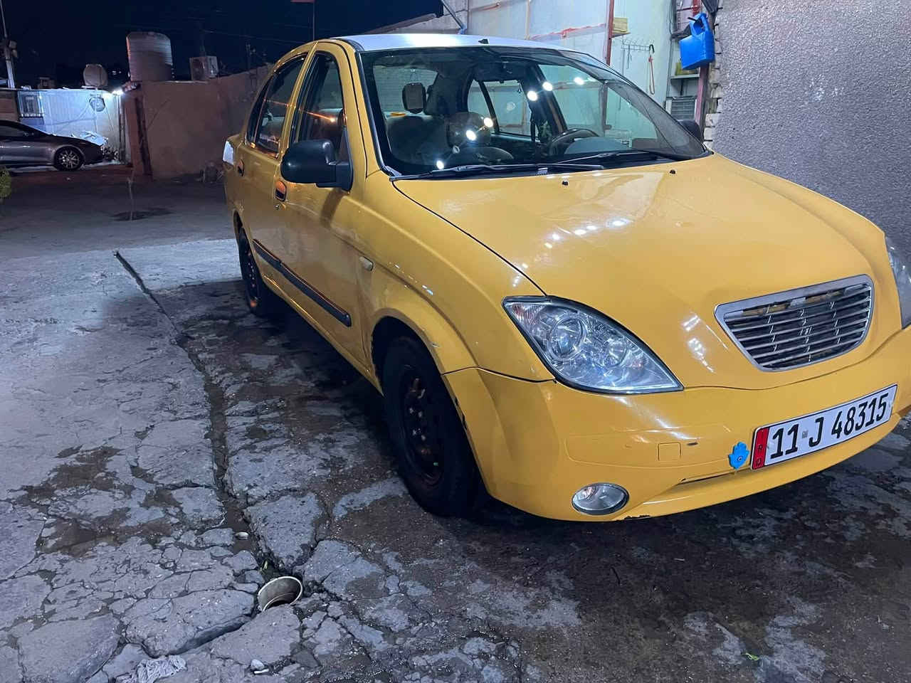 طيبة موديل 16 مكينة جديدة گير جديد كفالة مكينة وكير وتبريد شديت منضومة جديدة ثلج بفضل الله وحماوة ثلث
صدر جديد تخم تاير نضيف كلش 
مصبوغة حزام وبيهة طخة بالجاملغ الخلفي فقط.. سيارة متعوب عليهة ومال جناي ومناقصة شي
رايدهة ب 35 ومكاني بغداد المنصور والسيارة بأسمي شرط التحويل
***********
