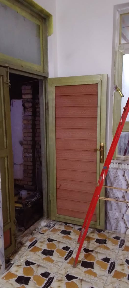 السلام عليكم ورحمة الله 
حداد متنقل هيج شغل ابواب من قديم 
ومخيس ارجعه إلى ديكور حديث 
وهوه مكانه لايتفلش ولا شي تعمير وتحديث 
نعمل سقايف بنوعها قواطع منعزله محجر 
مكاني سوك شيوخ اتصل وجيك بخدمتكم 
*********** بديل الخشب الصلب ومضاد للشمس 
والمطار
