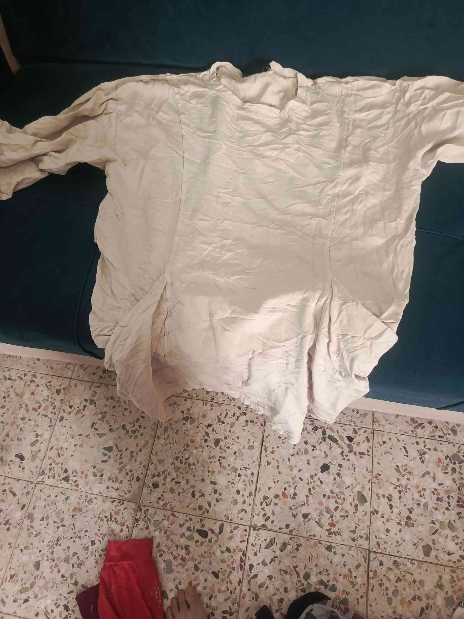 شليف ملابس للبيع  تراك اطفال درزن مشكل قميص 5قطع كيمونه اطفال 8قطع  روب نسائي 40قطعه  تراك ترهيم 4  بجاين نسائي 7 تشيرت 5قطع  هذا نموذج منهن شليف  يحتوي اكثر من 100قطعه بي جديد وبي مسخدم سعر 50 اتواصل ***********
