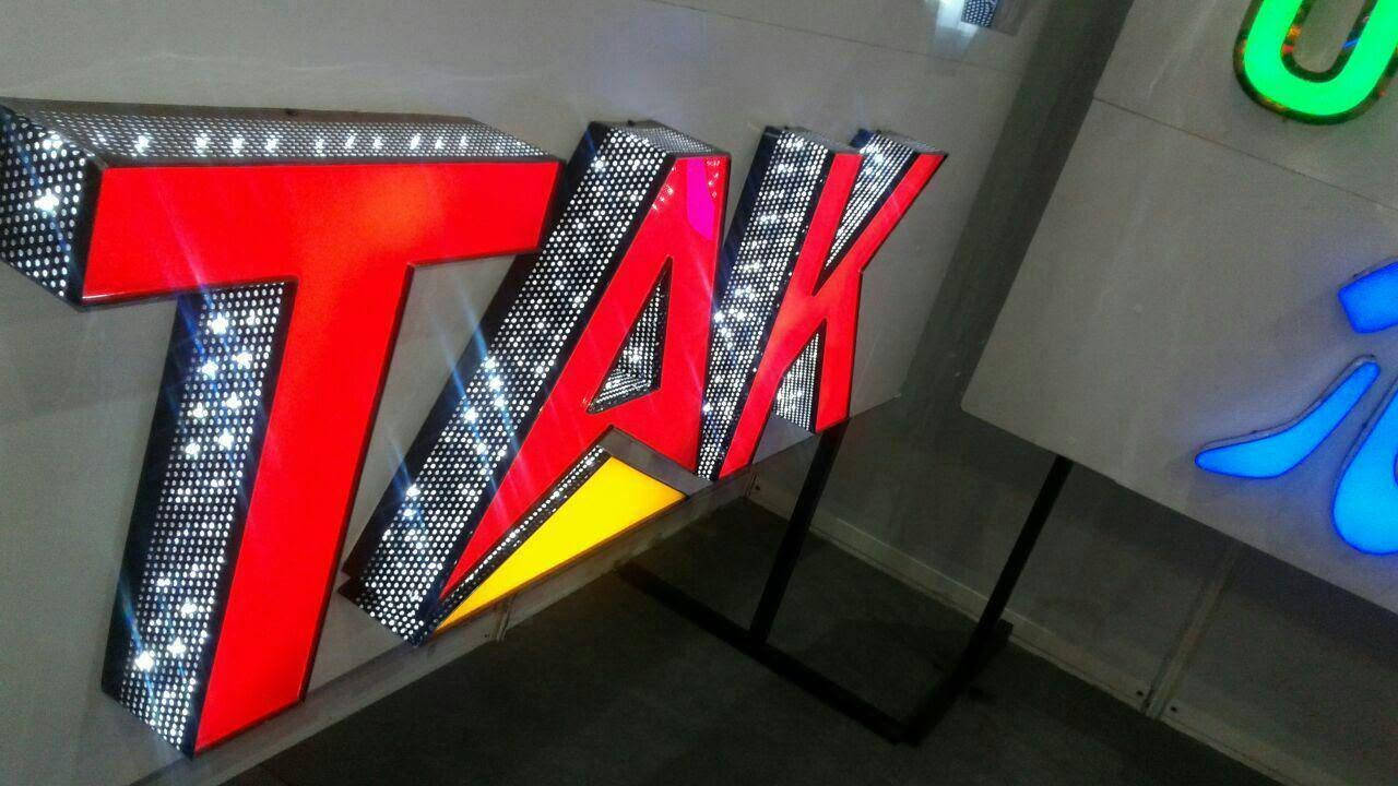 مطبعة الحسام في النجف الاشرف الأولى في العراق في صناعة اعلانات الكريستال الled الضوئية وباحدث اجهزة كبس الاكريلك. للاستفسار. *********** النجف الاشرف حي السلام شارع ابو حكمت مجاور مرمر الخليج
