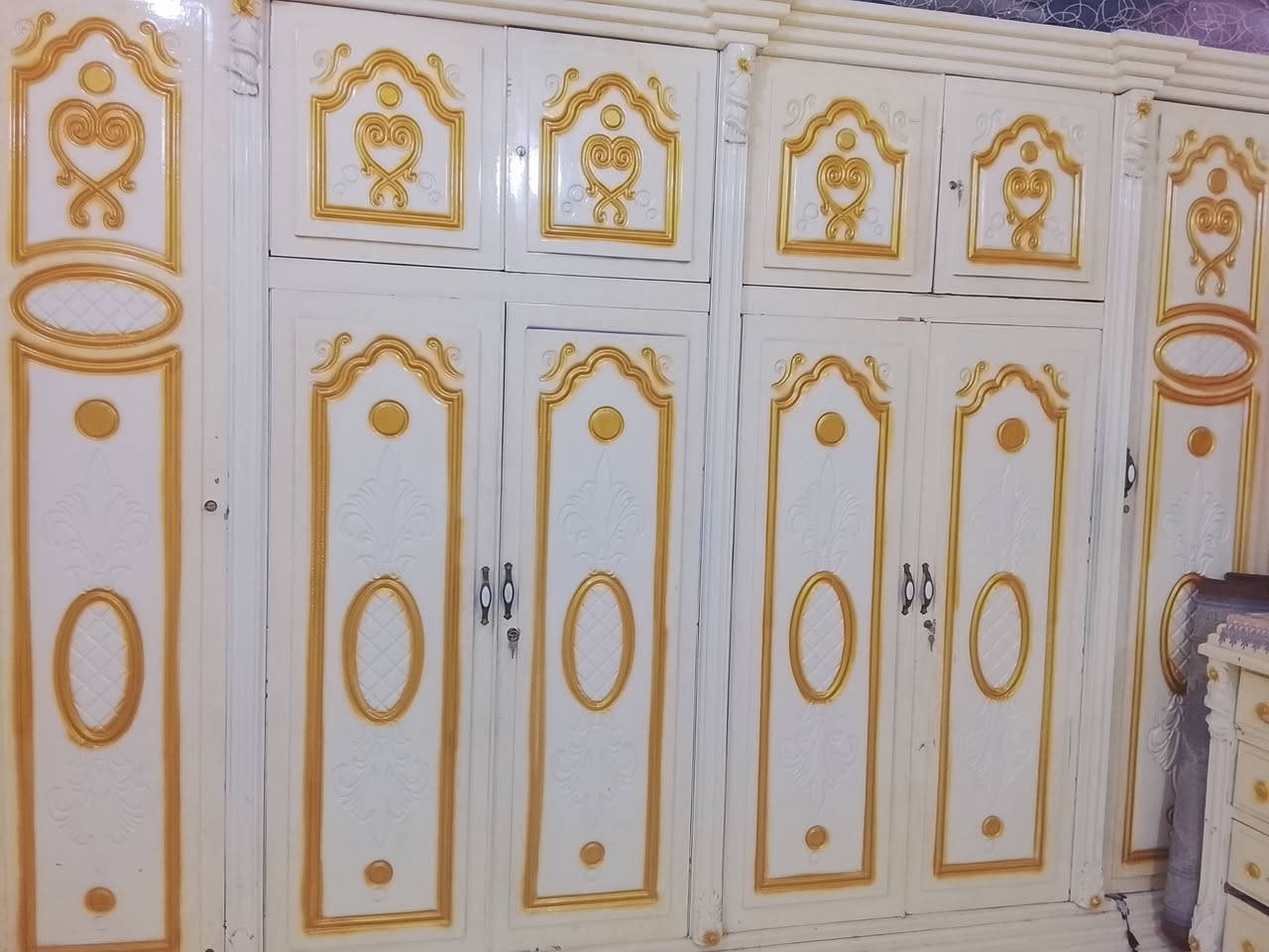 غرفه للبيع سعر مليون  وبيها مجال مابيها اي ضرر خشب القوي  ***********للاستفسار مكانهاغراف
