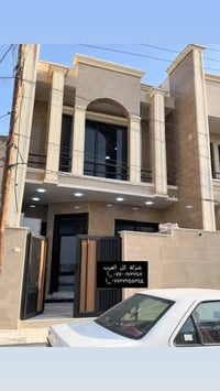 الشعب خلف محكمة الشعب • ١٠٠م • واجهه مرمر