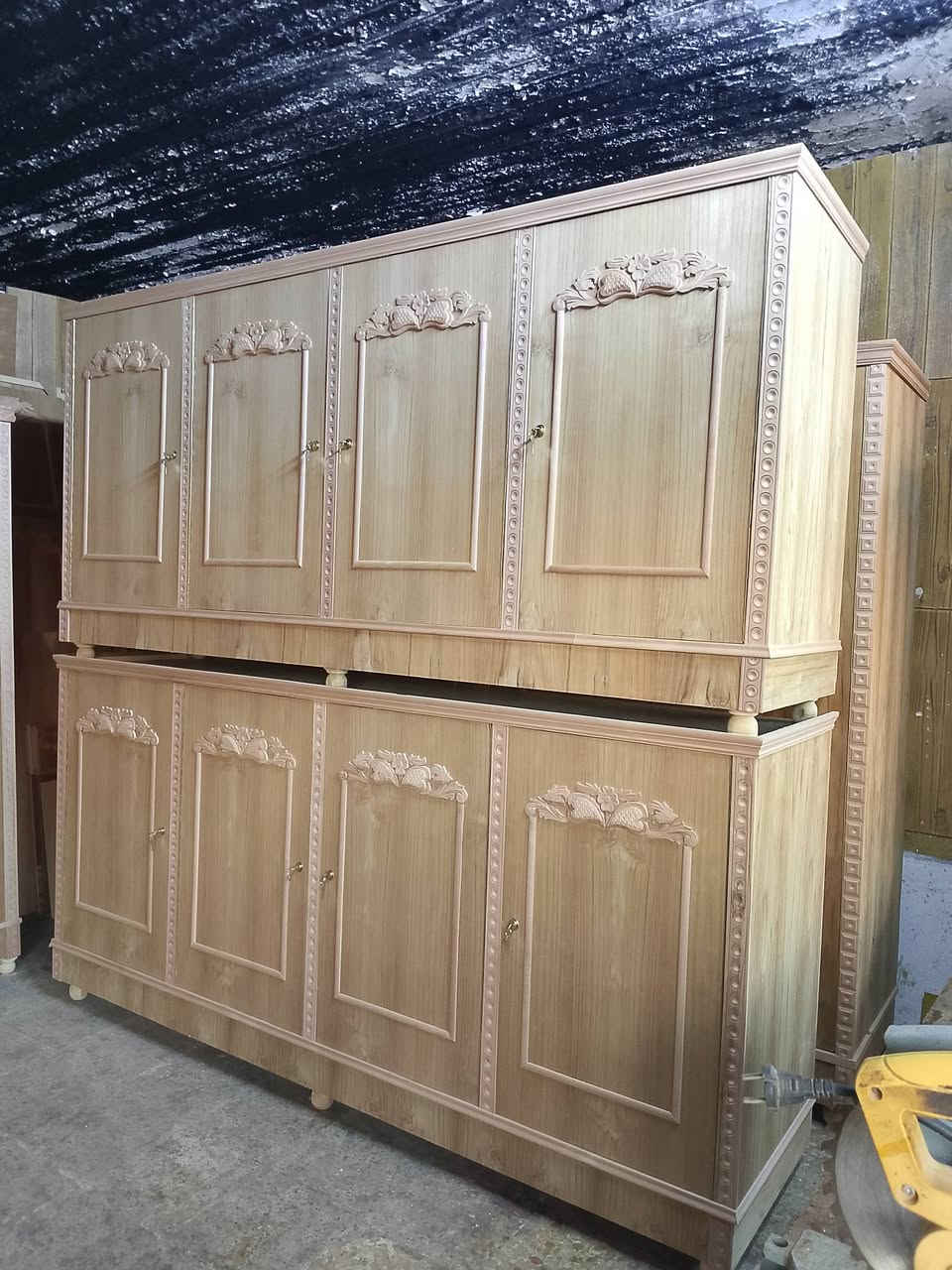 السلام عليك يوجد قناصير ملحق وناصي وماناميات 3 ابواب 4 و6 العنوان موصل حي الكرامة فرع النجارين ***********
***********
