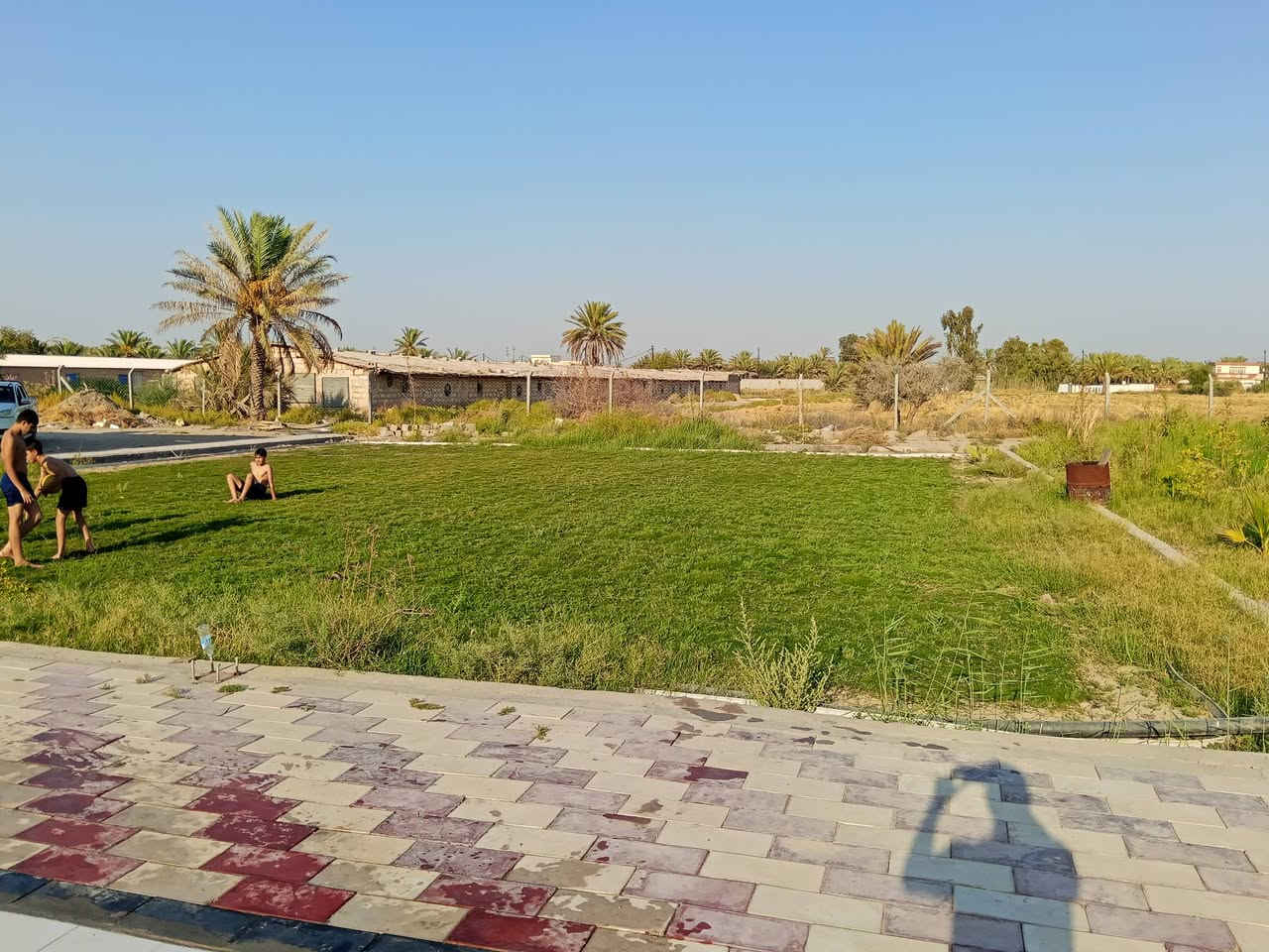 السلام والله
مزرعة للبيع المساحة 2 وربع دونم نوع السند طابو زراعي 25 
المحتوايات 
سياج بي ار سي 
بيت 120 متر جديد غير مسكون 
مسبح 12 ×6 مع غرفه مسبح 
حديقه 500 م 
بستان مزروع نخيل حمضيات عنب تين نفضيات تكي رمان 
وجت 
الموقع ابو غريب البصام تبعد عن الشارع العام تقريبا 300 م
تصلح للسكن او الاستشمار 
ملاحظة نظام الري تقطير +مرشات
الجاد بالشراء الاتصال ***********
