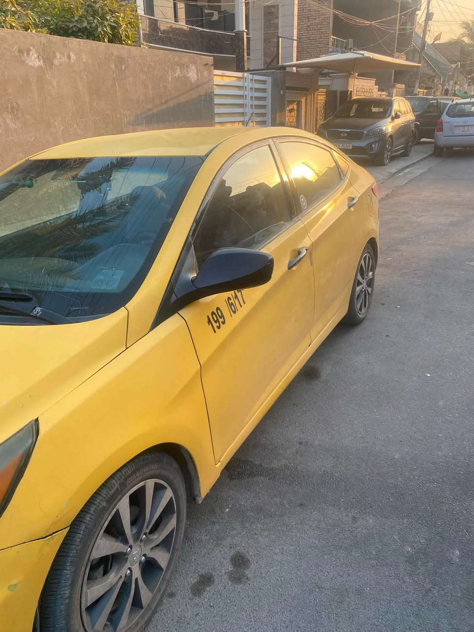 هونداي اكسنت الموديل 2015 السعر 70 ورقة
محرك 1600 
تبريد شغال 
كير ومحرك مكفول عليها منظومة غاز 
 تخم تاير  باتري جديد
مصفر هيئة وغرامات
العنوان بغداد الامين
نقص صدر امامي 
***********
