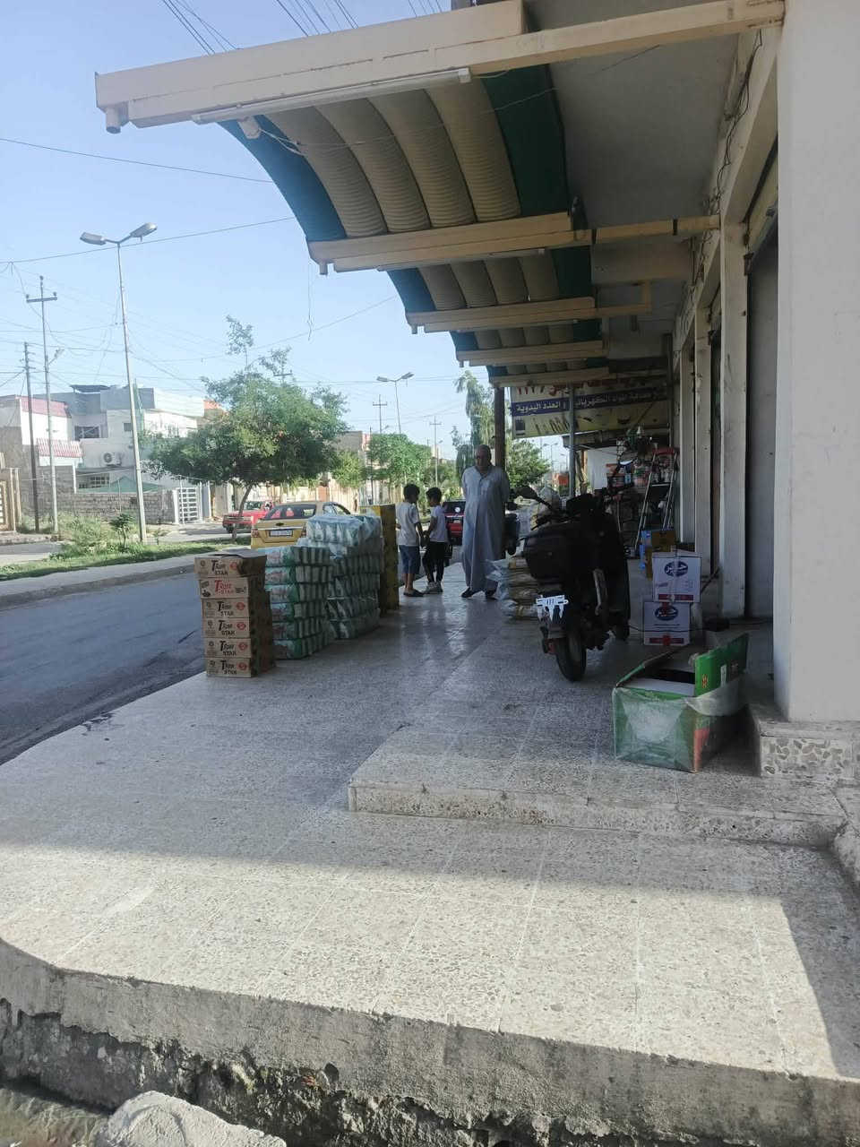 🏢 للبيع عمارة تجارية استثمارية مميزة – حي سومر
📍 الموقع: حي سومر – على الشارع العام، قرب مولدة العساف
📐 المساحة: 200 متر مربع – ركن
📜 الملكية: ملك صرف
💰 وارد العمارة الشهري: مليون ونصف دينار عراقي 💰
🔹 تتكون من: • 6 محلات تجارية
• شقتين سكنيتين
• دار سكني بمساحة 100 متر مربع يتكون من 2غرف نوم و استقبال و مطبخ 
⭐ موقع تجاري حيوي ومناسب للاستثمار
⭐ دخل شهري ثابت ومميز
⭐ عقار ركن وعلى الشارع العام
⭐ فرصة استثمارية ممتازة
💵 السعر: خاص 
📞 للتواصل والاستفسار: ***********
***********
المحامي علي الطائي

