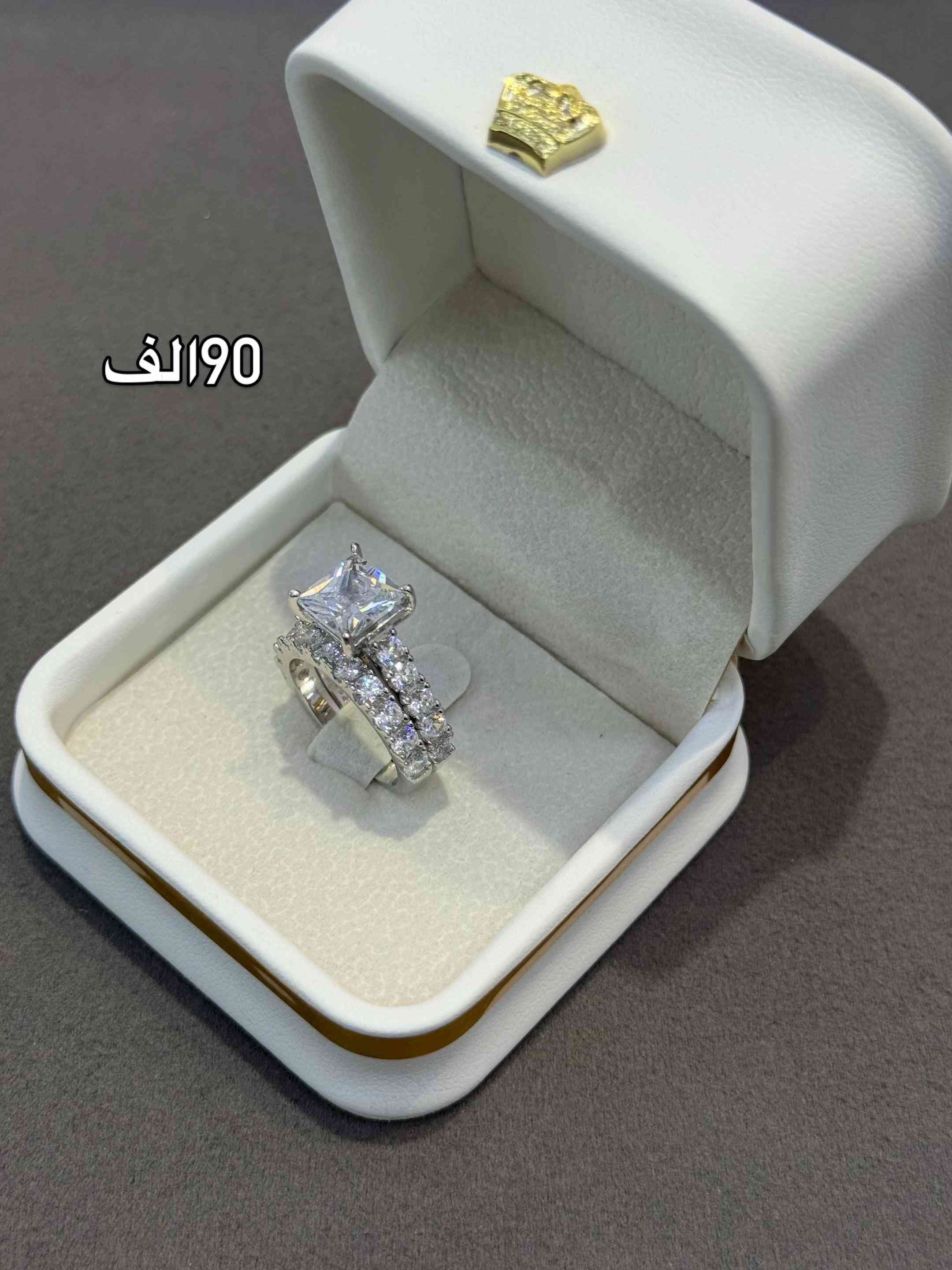 تميزي باطلالتك معنا ✨  الفخامه والجوده العاليه 👍✨ العنوان الديوانيه/سوق التجار/ شارع الصفافير  يوجد توصيل الى كافه محافضات العراق🛵🛵 ***********/*********** #ساعات #ساعات_نسائية #ساعات_رجاليه #reels #dimond 
