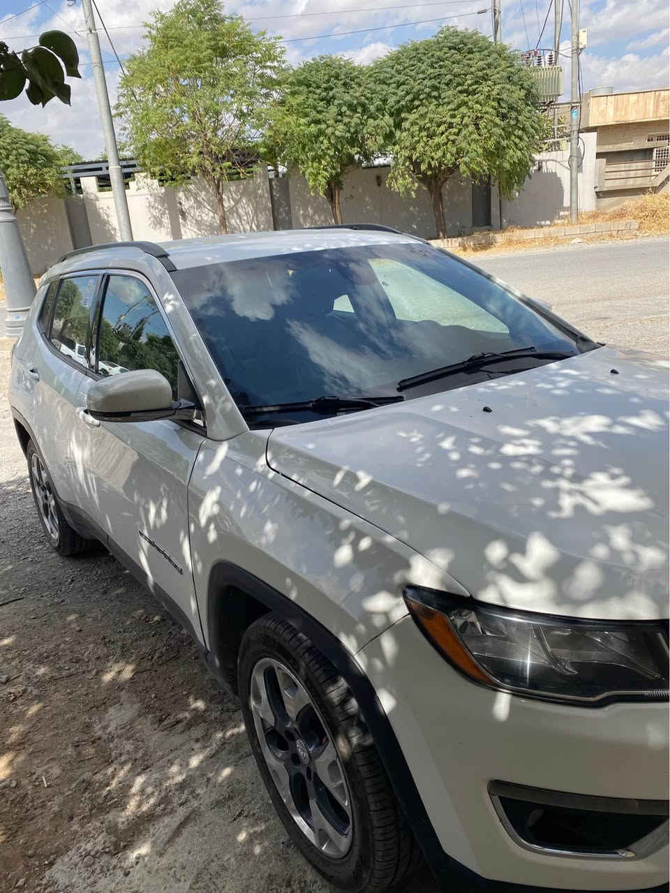 Jeep compass 2020 limited 
کوشن هیتەر ، ئاوێنە هیتەر ، سوکان هیتەر ، شاشە ئایپاد و کامێرە ، بەسمە و  شەغال،  ٨٤ هەزار مایل ڕۆشتوە ، مالێکی خاوێن و بێ مەسروف و کەم بەنزین خۆرە هەموو شتی بەشەرتە ، دوو پارچە و پەلەیەکی بۆیاغە بێناو گرتن  سەنەوی بەناوی خۆمانەوەیە و بێ مووشکیلە سعری 120 مەعامەلەیەکی برایانە 
***********
***********
*********** رانية, السليمانية
