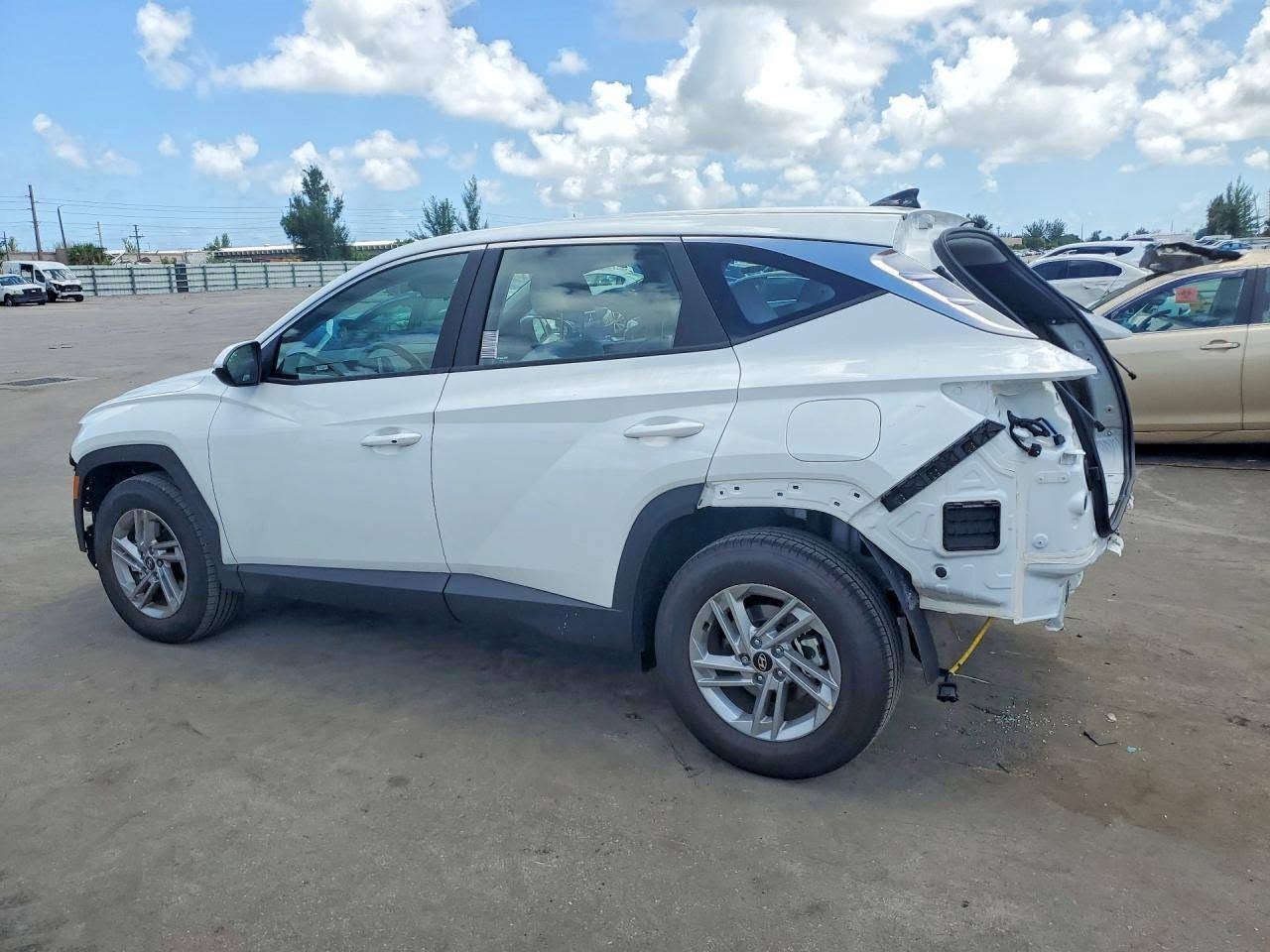 🔴 شراء جديد 
🔴 قيد الشحن 
🔴 مدة الوصول شهرين الى الاردن الحره 

🔴 هونداي توسان HYUNDAI TUCSON 
🔴 موديل 2026
🔴 الفئة SE

🚘🚘🚘🚘🚘🚘🚘🚘🚘

🚚 خدمة التوصيل:
تتكفل شركتنا بتوصيل السيارة من المزاد في أمريكا إلى جميع محافظاتنا العزيزة، حيث نتحمل كامل المسؤولية لحين وصولها إلى محافظة الزبون.

🚘🚘🚘🚘🚘🚘🚘🚘🚘

🏢 مقر الشركة – بابل / الحلة
حي الإمام علي – الشارع الرئيسي
مقابل شارع الكابينات

🕓 وقت العمل في مقر الشركة يومياً من الساعة 4 – 10 مساءً
⚠️ ما عدا يومي السبت والأحد (عطلة المزاد)

📞 للتواصل: ***********

🚗 معرض السيارات – بابل
شارع 60 – قرب مدخل شارع 30

📞 للتواصل: ***********

💬 لا تترددون… تراسلونا بأي وقت للاستفسار أو لطلب سيارة معينة
🚗 وإذا تريد سيارة مثل هاي أو غيرها… إحنا نأمنها لك، فقط تواصل معنا..

⭐ خدمة سريعة – أسعار منافسة – ثقة وتعامل راقي

#استيراد_سيارات #أمريكا #سيارات_أمريكا

نص مكتوب في الصور:
- 64456296X
- 64466296X