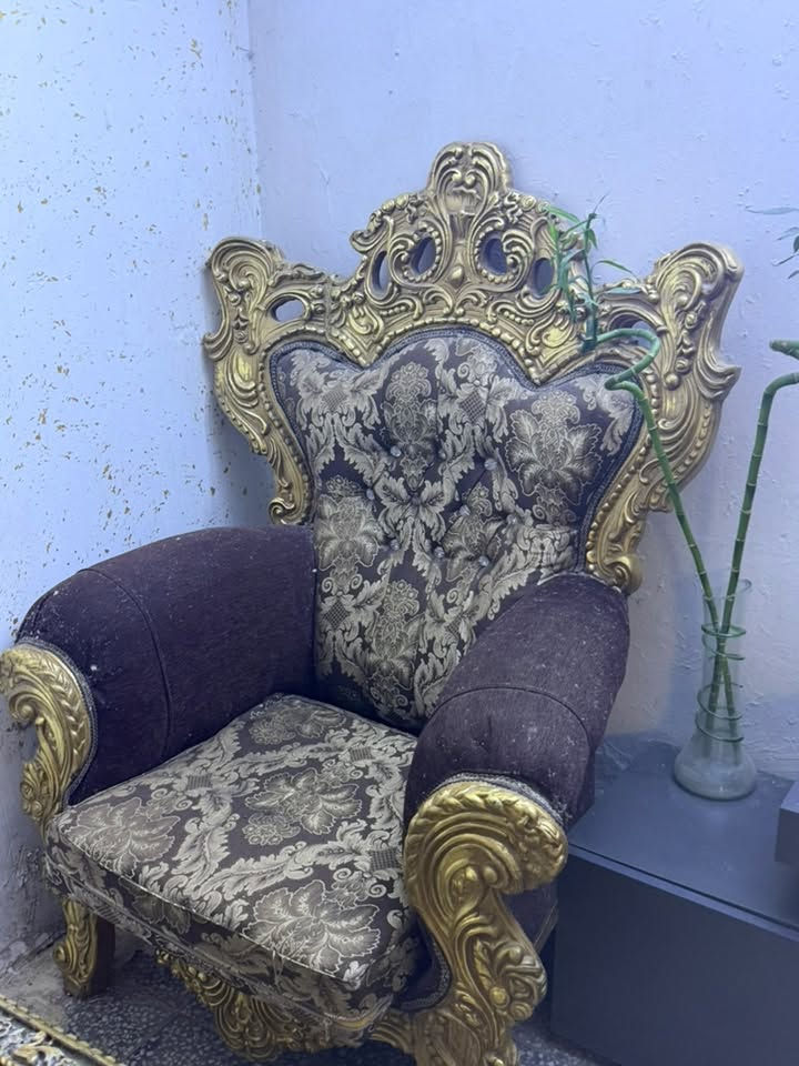 السلام عليكم تخم ملكي مستخدم للبيع للاستفسار  9 مقاعد وطبلات 2 وياه
350 وبي مجال بسيط

*********** وتساب رسائل وشكراً
