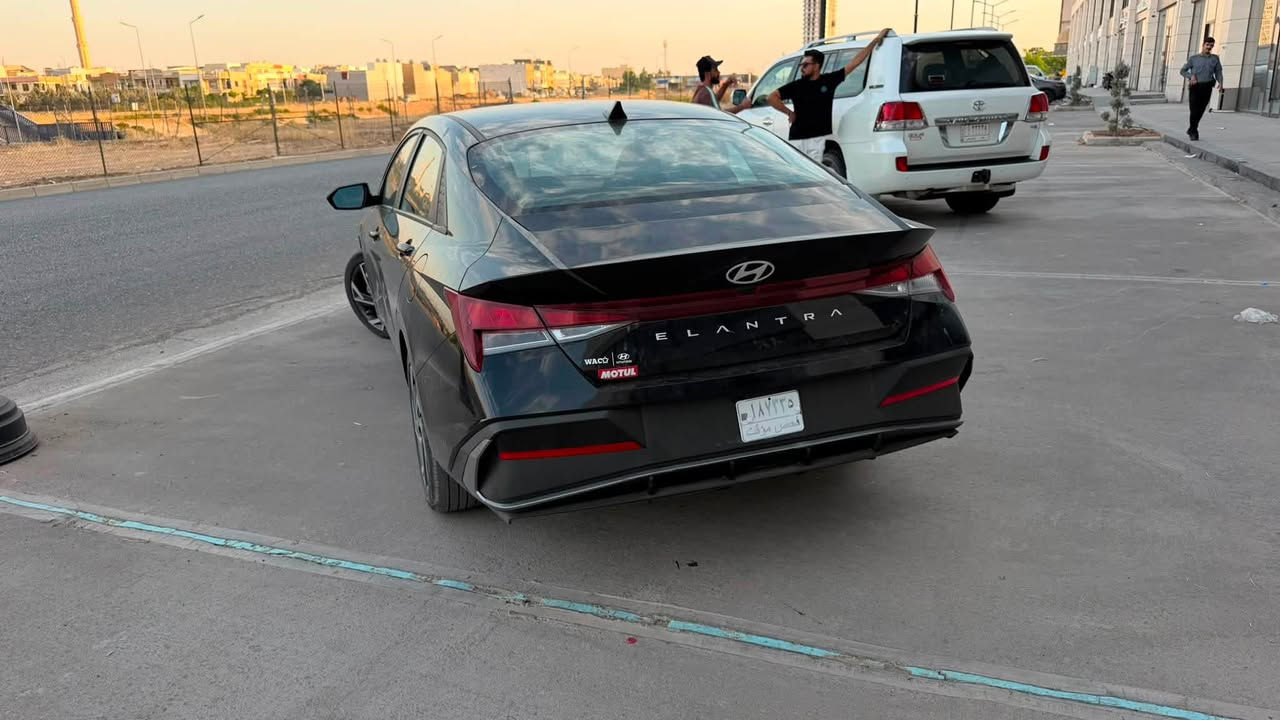 Elantra 2024 ألنترا
سياره فحص مؤقت تترقم شمالي او تترقم محافظات 
سياره نضيفه كلش وكلشي بيها بلاد 

سياره ماشيه 54 الف كيلو متر
حادثها بونيد مبدل بلاد وراس جاملغ مصبوغ 
للأستفسار 
***********
