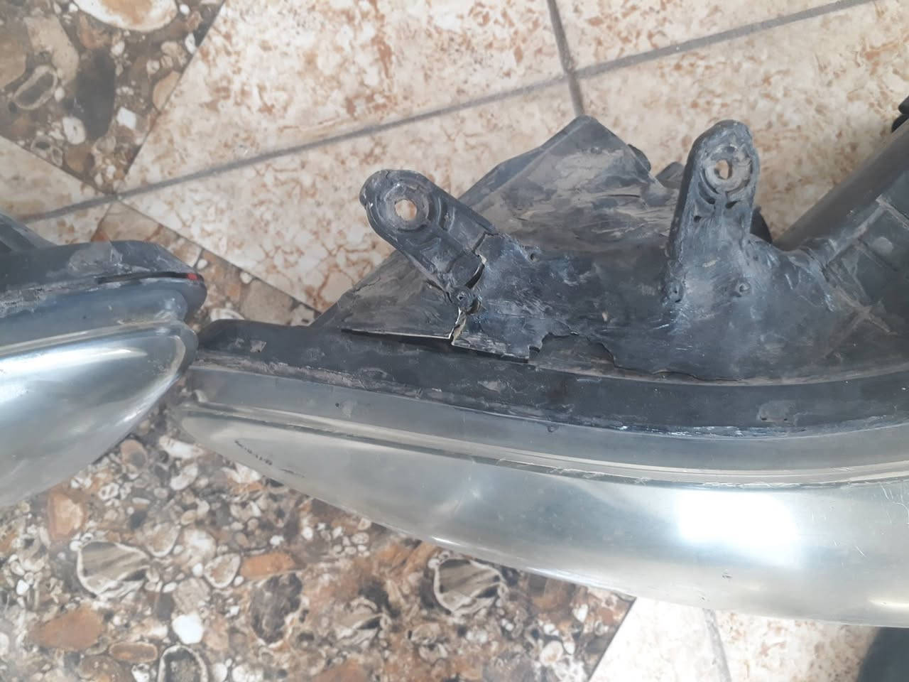 السلام عليكم
 شباج دعاميه جوه النترا مضلع 
لايتات كدام عيونكم 
بلاجكتورات زوج واحد اصلي والثاني تايون درجه اوله 
قيم واني بلخدمه 
خاص او واتساب 
***********
