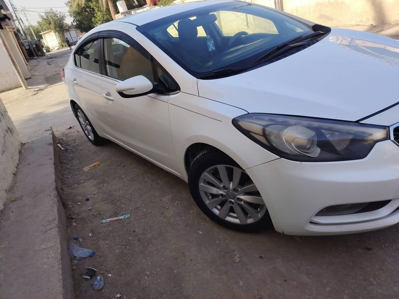 من فورتي ٢٠١٥ وارد أمريكي بيها جاملغ جهة السايق مصلح وبالعراق باب السايق تبديل كير ومحرك مكفولات تايرات جدد سياره كامله من كلشي لا شخوط ولا رصعات تبريد شغال كلها شغاله السياره فلس ماتذب عليها بسمي رقم بغداد سنويه لل ٢٨ عنواني بابل الحصوه حي الانتصار رقمي *********** السعر ١١٠ ومجال
