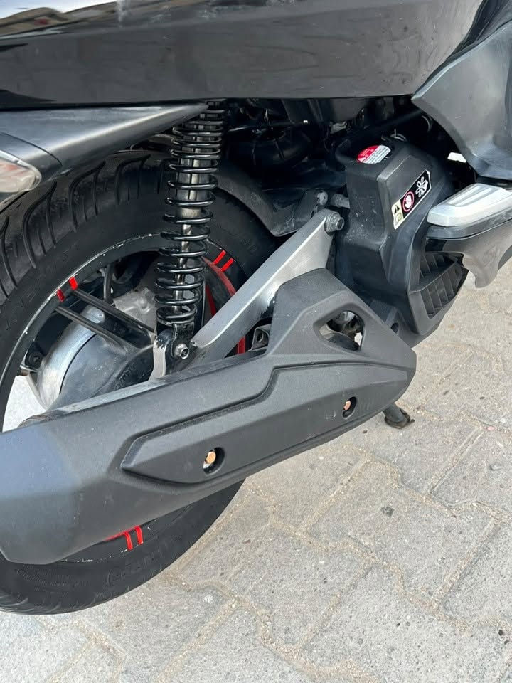 السلام عليكم
دراجة PCX جيل اول للبيع ياباني kf مال رنبه 

محرك 150 حرف A 

كفالة محرك  ماشيه 31
 
كلشي شغال حساس ازدحام حساس استان 

السعر مليون و 500 

 ***********  مدينه الصدر

