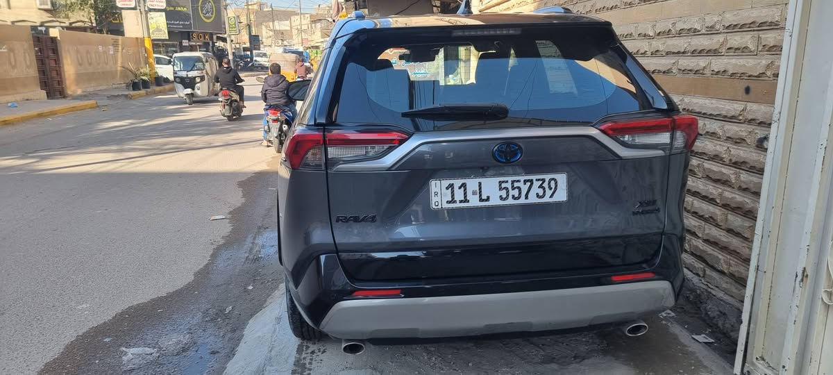 🚗 للبيع بدون مراوس  - تويوتا راف فور هايبرد  فول الفول   xse
‎لون رصاصي غير محدد 
موديل٢٣ 
ماشية ٥٠ الف كم 
🔹 المواصفات:
✅ محرك 2500 هايبرد
✅ لون توكلر 
✅ بصمة تشغيل + أبواب + صندوق
✅ شاشة حجم كبير
✅ كامره دوارة
✅ صندوق كهربائي
✅ تبريد قطعتين
✅ كشن سائق كهربائي
✅ تدفئة كشنات وستيرن
✅ رادار أمامي وخلفي + بالمرايا الجانبية
✅ مانع تصادم
✅ تحديد مسار
✅ مانع تزحلق
✅ هندبريك بصمة
✅ فور ويل
✅ بك لايت + إشارة أمامية LED
✅ مانع انحدار
✅ 3 أوضاع قيادة (نورمال - ايكو - سبورت)
✅ تبريد شاشة بيانو
✅ مثبت سرعة (أكروز)
✅ أوتو هولد
✅ تحكمات ستيرن جهتين
‏✅ ABS
✅ سياقة ذاتية
✅ 4 دسك
التفويله تمشيك من ٧٠٠ الى ٨٠٠ كم 
معدل الصرف ٥ لتر بالداخل  والخارج ٧ لتر لكل ١٠٠ كم 
الشاصي  يبدي بحرف J يعني صنع في اليابان 
 السعر   ٢٢٢ وبيه مجال هواي 
صور الحادث والسونار مرفقه بالمنشور 
📍 مكان السيارة بغداد الحرية 
السيارة بيها نواقص تخصم من سعر السيارة 

***********
