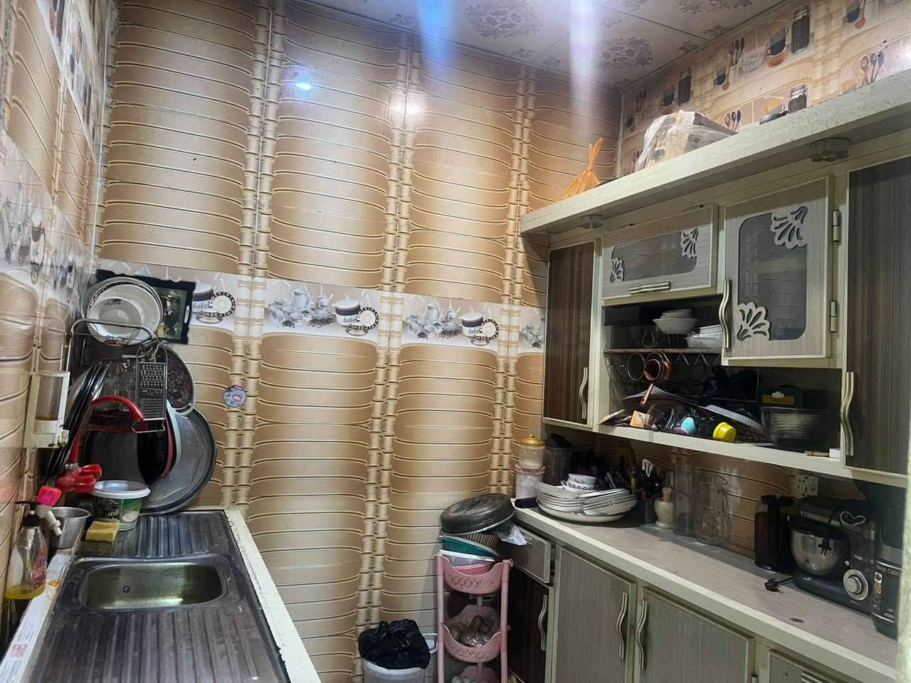 بيت للبيع بالحيانيه شارع الطاك ثاني بيت عن الركن قريب على شارع السايدين مساحه 100مربع طابو صرف بسمي تحويل ثاني يوم السعر 125مليون وبي مجال بيت مرتب ومال عائله زغيره *********** البصرة, العراق
