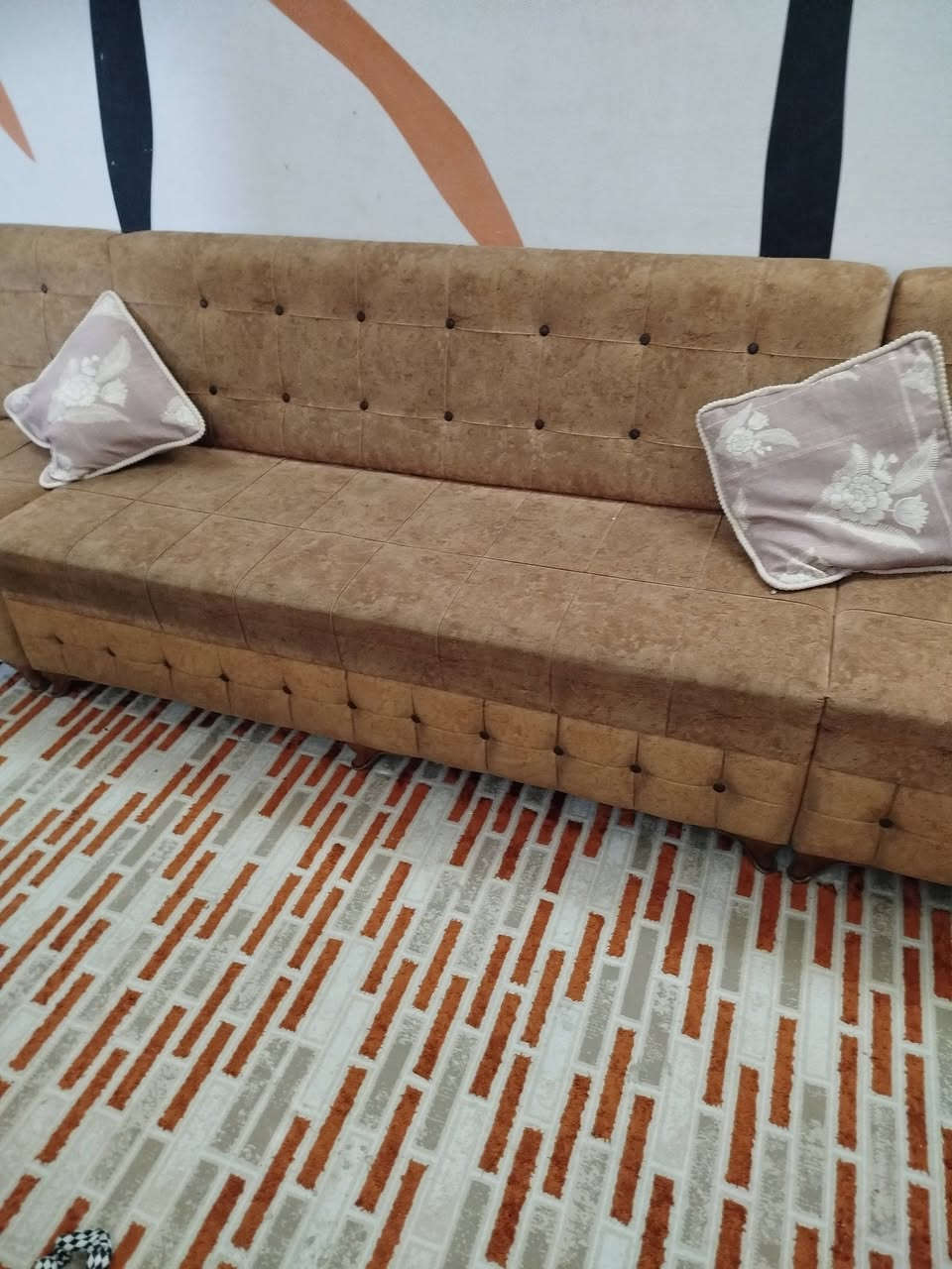 ديوان مستعمل أخو الجديد تسگام أربع قطع طول ٧متر السعر ٧٥٠ وبي مجال ***********

