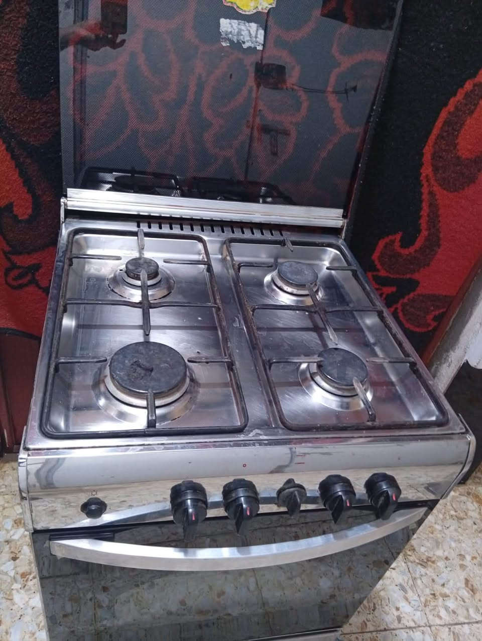 طباخ ايطالي اربع عيون اصلي وفرن فوك وجوه كله شغال والسعر ١١٠ قفل ***********
