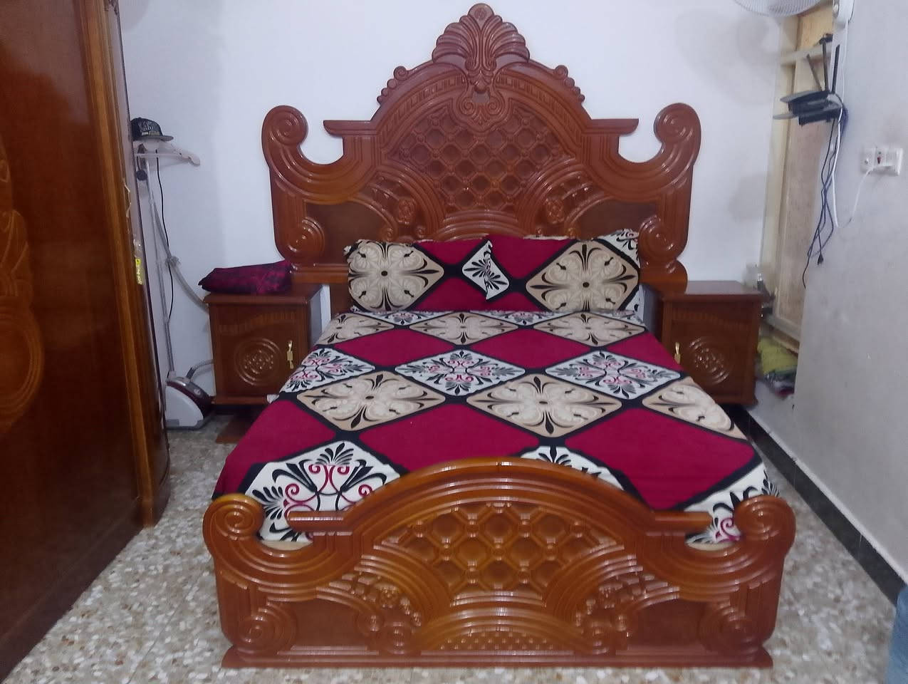 السلام عليكم غرفه نوم لبيع نضيفه نضافه 95 خشب تصميم تركي مع تخم10قطع نضافته 100 بل 100 رقم ***********
