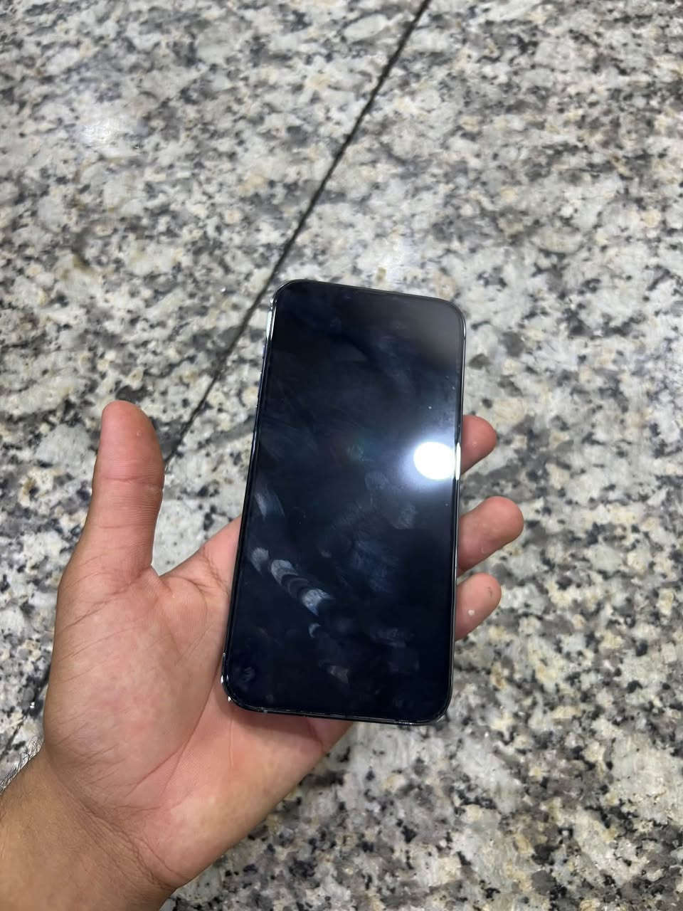 السلام عليكم جهاز 13 برو ماكس للبيع جهاز نضيف فول شخط مابيه ذاكره 256 بطاريه 80 السعر 700 وبيه مجال قليل مكاني بغداد الكماليه الرقم ***********  موجود اتصال وتساب

