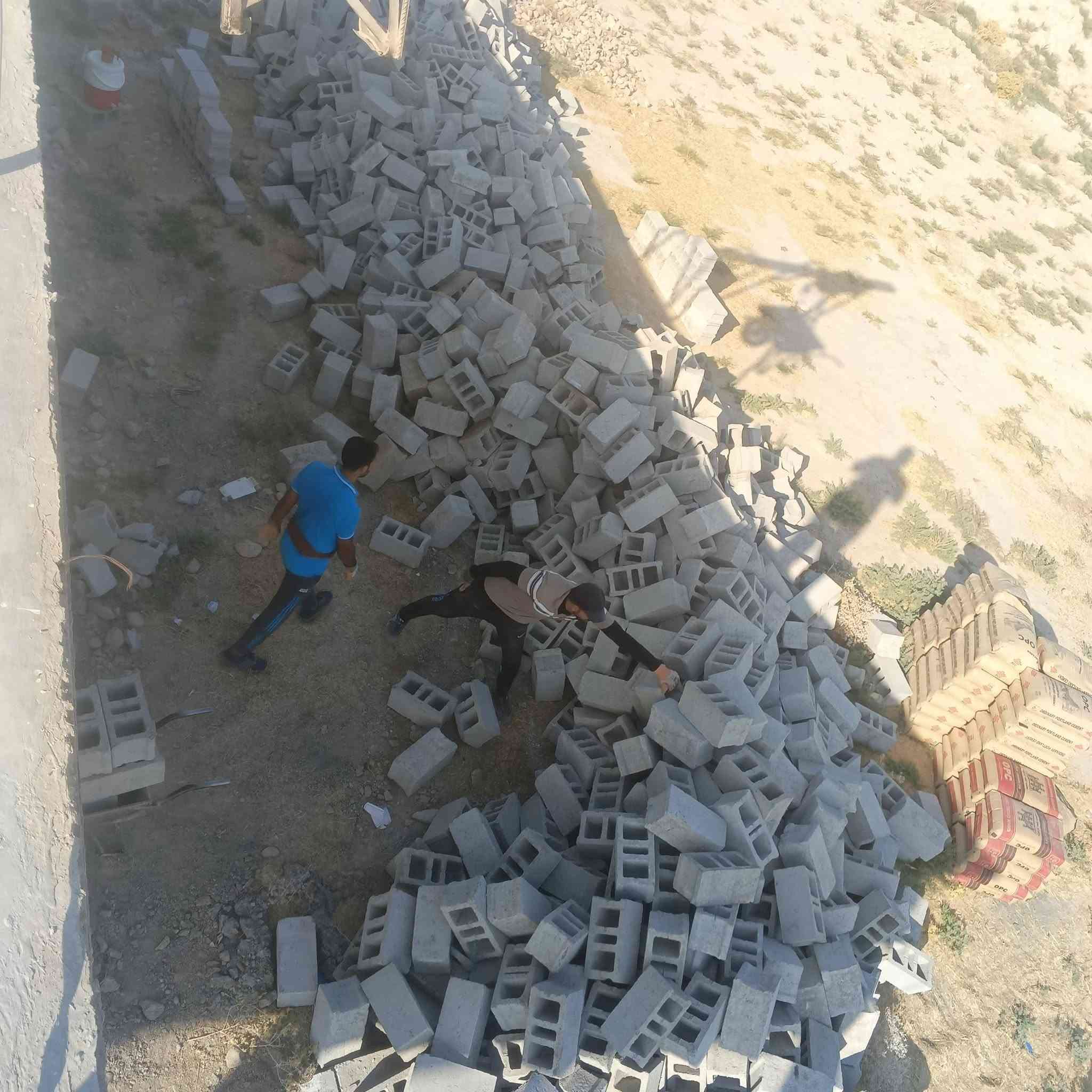 سلام وعليكم تصعيد مواد بناء وتنظيف شبابيك بيوت حدل نشر بلوك تدخيل سبيس تنكير تفليش تدخيل جص بسعر مناسب ***********
