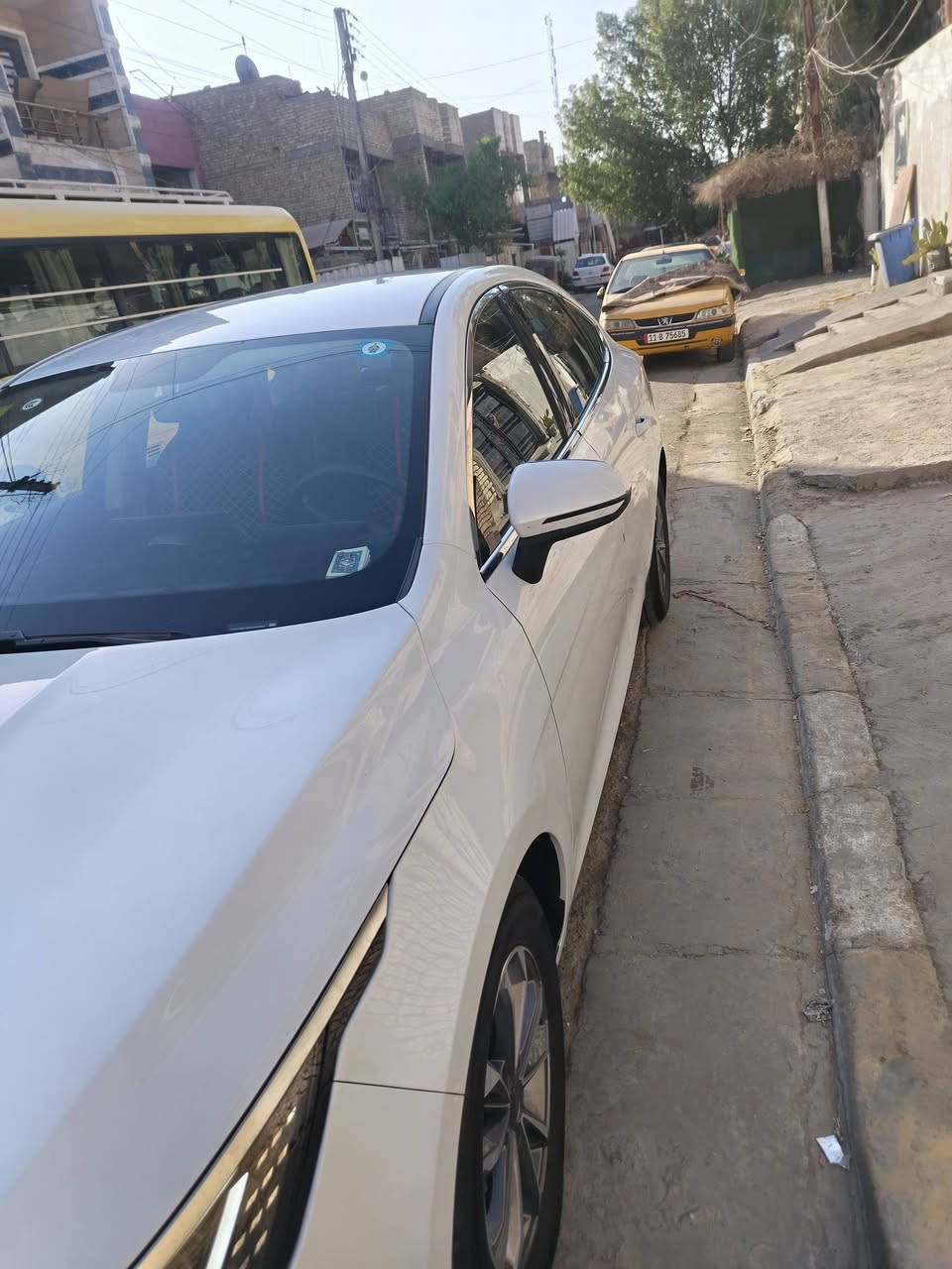 سلام عليكم  بي واي دي للبيع رقم بغداد موديل  ٢٠٢٥ ماشيه ٢٠ الف بيها طخه بل جاملغ الايمن بدون دواخل مكان السياره بغداد حي اور *********** السعر ١٨ مليون
