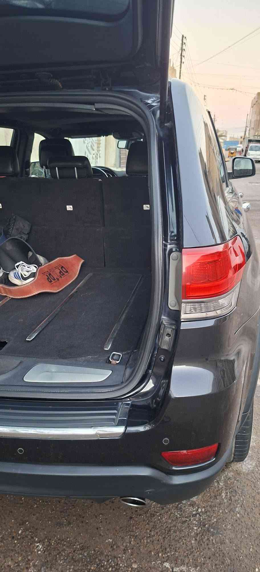 السلام عليكم 
جيب14للبيع
فول مواصفات 
بدون صبغ 
رقم بغداد بسمي 
***********
