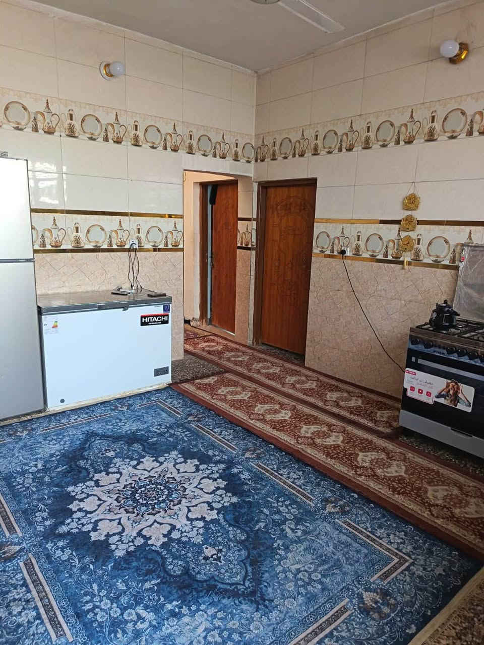 السلام عليكم من رخصت الادمن بيت للبيع المساحه ٢٠٠ متر الواجهة ١٠ النزال ٢٠ يحتوي على ثلاث غرف نوم وستقبال ومطبخ ومساحه درج وصحيات داخليه وخارجيه البيت بناء طابوك السكف صب كونكريت جاهز للسكن ملاحضه المنطقه جانت تجاوز وحاليآ زراعي // استفسار ***********
