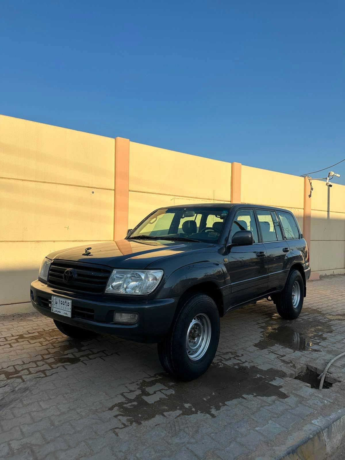 سلام عليكم 
لاندكروز vxr موديل 2005 مكينه 8 سلندر كير اوتو سياره نضيفه كلش بيهه صبغ جاملغ امامي وبنيد بدون ضربه وبيه صبغ على كد الخطه حداديه جديده مكينه كير كفاله فور ويل شغال ستيرن كهرباء كشنات كهرباء فتحه السياره سعرهه 160 وبيه مجال كلش قليل اي استفسار *********** مكان السياره ميسان المدينة, البصرة
