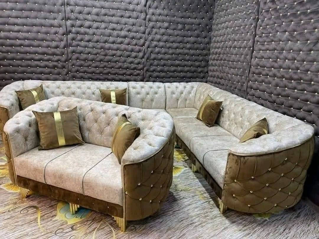 الدقه والامان  كل هذا وبأنسب الاسعار 🥳🥳🥳
ديوان ستندر 10 مقاعد مع كوشات عدد 4هديه
 شغل مضبوط مع ضمان سنه  
قماش صوره
الهيكل چام روسي
الضهر  مضغوط
المقعد بلوك فقط 
رجل عظم عاج ورده ذهبي

المتر 65

#ديوان  10 مقاعد ب 355
............................................... 
#ديوان  9مقاعد  ب  325
.........................................
#ديوان   8 مقاعد ب  290
.........................................
#ديوان  7 مقاعد ب  275
.........................................
#ديوان  6 مقاعد ب  235
................................................ 
#ديوان 5مقاعد  ب255

قياس عرض المقعد 50صافي و 70لحد الحايط 

سعر المتر 65 بالنسبه للقياسات الخاصه
#سعر المتر 65الف للمتر الواحد

#اذا كان الطلب بلوك بلاويد للضهر والصفاح بدل المضغوط اضافه 100 الف 

#سعر كوشات الوحده 2500
#طبله ب 25 الف قياس 40/40

#التوصيل داخل بغداد5
اطراف بغداد 15 

توصيل محافضات   القريبه 25 

سماوه ناصريه عماره 35 

بصره مركز 75

لايباع اقل من 5امتار

قماش قديفه
رجل نيكل

نص مكتوب في الصور:
- classic design 2026