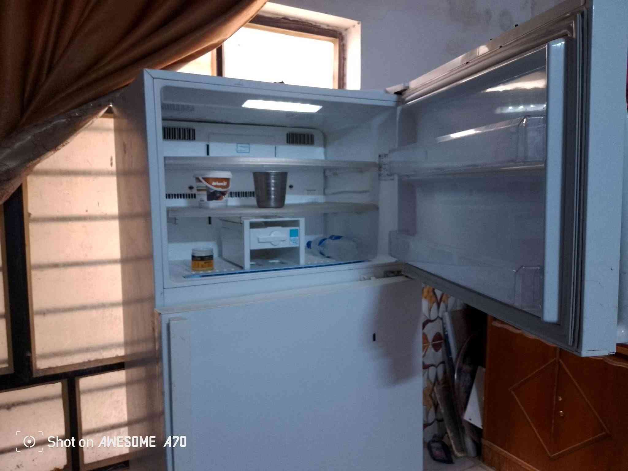 ثلاجه  نوع أل جي  بخاخ  اخر اصدار شركه ال جي
تجميد وتبريد فول أكبر حجم
السعر  ٣٥٠  وبيه مجال قليل
بابل الحمزه الغربي
***********

نص مكتوب في الصور:
- Shot on AWESOME A70
