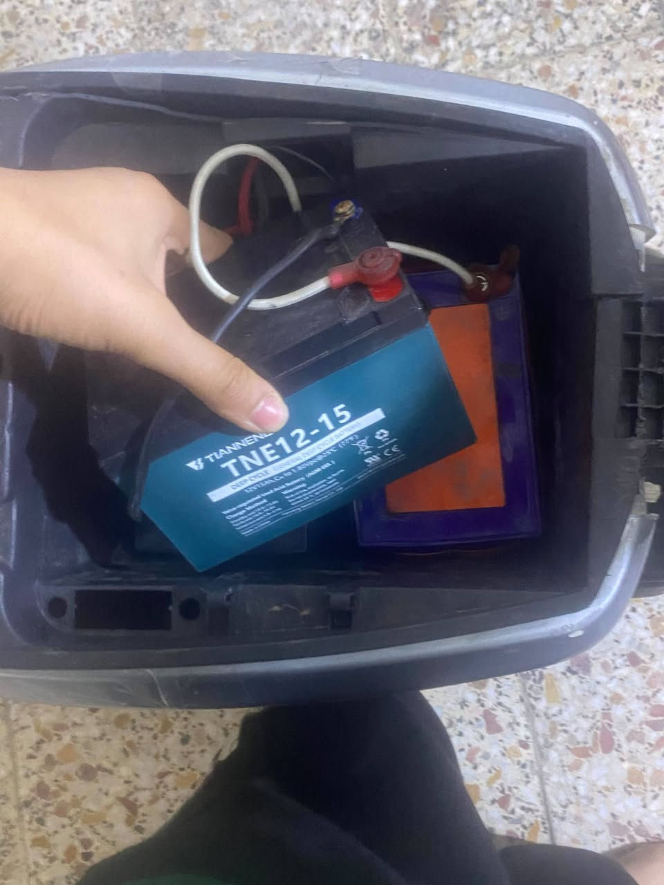 دراجه نوع R9 الدراجه شغاله مابيه شي كلشي موضح بالصور لا تكلي صوره بس بطاريات متفوخه 16امبير كوريا MR  بس تمشي وكلشي مابيه كلشي بيه شغال كلشي موضح بالصوره الدراجه خير من الله الشراي تفيده السعر 220وبيه مجال للشراي العنوان بصره قبله الرقم ***********
