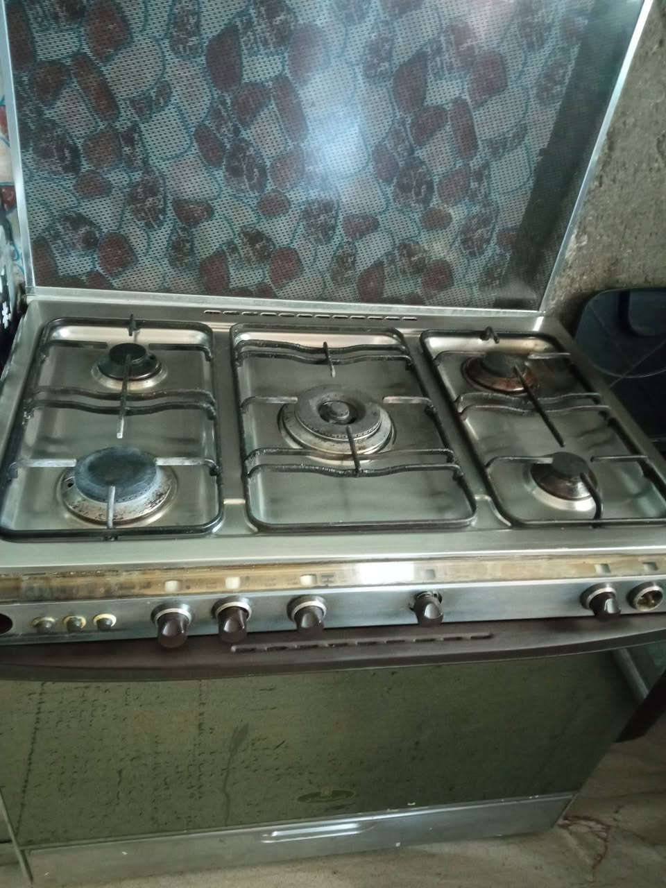 السلام عليكم للبيع طباخ كريازي خمسة عيون +فرن شغال العنوان بابل طهمازيه ***********للاستفسار السعر المطلوب 250الف
