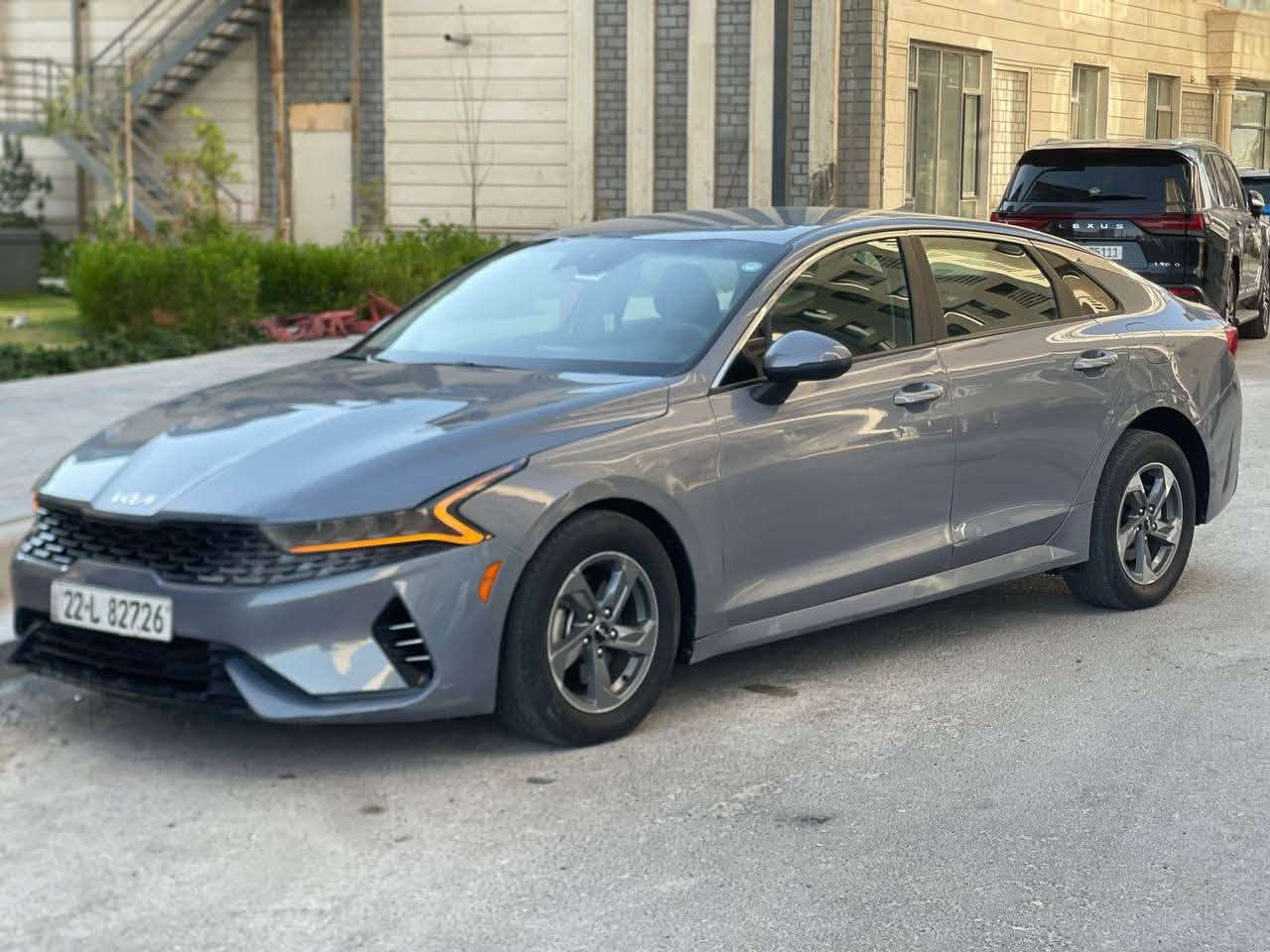 #السلام_عليكم
كيا اوبتما  KIA  K5 2022 سياره رقم اربيل  وكاله او تحويل ماشيه  102  الف  مكينه 1600 توربو    
-السعر 127 وبي مجال بسيط
المواصفات :-   رادار امامي  رادار خلفي تحديد مسار + قياده ذاتيه سايد بريك بصمه 
 اوتو هولد  شاشه + كامرا  وضعيات قياده تحكم  ستيرن     
- صور الحادث مرفقه + سونار  مكان السياره بغداد   
للاستفسار  ***********

