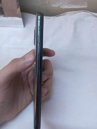 ١١ برو ماكس • ٢٥٦ • شاشه مبدله