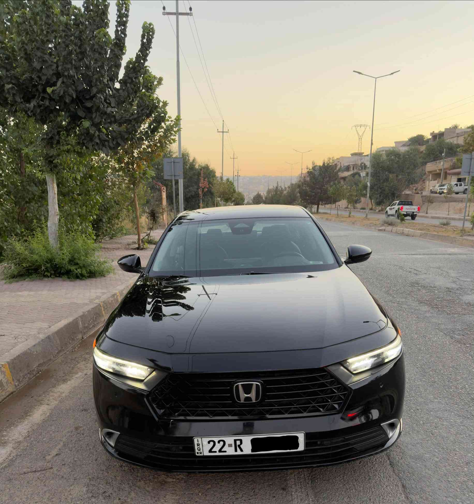 للبيع – هوندا اکورد هایبرید اعلی فئە تورنك ٢٠٢٤ 🔥🔥
                               Honda Accord Hybrid Touring 2024
ماشیە 44 الف مایل 
لون اسود 🔥🔥🔥🔥
مرقمە کامل جاهز 

• محرك هايبرد 2.0 لتر اقتصادي جداً بالوقود

📄 تفاصيل السيارة:
• ارباكـات راجعة سيستم 
• السيارة بها الجاملخ الأمامي الأيمن صبغ فقط بدون دواخل
رقم شاصی 1HGCY2F88RA055545
📞 للمزيد من المعلومات:
***********
واتساب موجود
