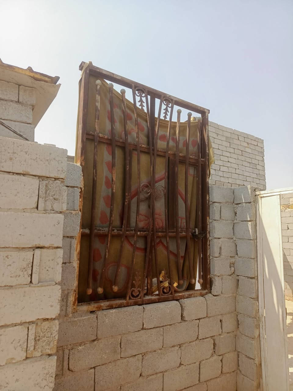 عندي هذني شبابيك كبار مستخدمات نظيفات للبيع بالرضويه قرب معمل مرور
***********
