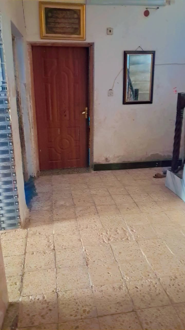 للبيع بيت مساحه ٣٥٠ مع حديقه وكراج ويحتوي لبيت على ٣ غرف نوم ستقبال مطبخ صحيات داخليه وخارجيه مع قطعه ارض ٥٠٠ متر ***********
