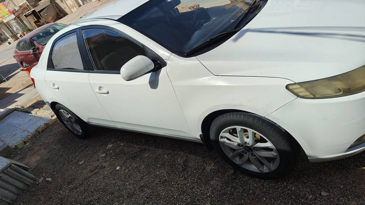 سيراتو موديل 12 بيه جاملغ الامامي صبغ فقط سنويه 29 بسمي السعر 95 وبيه مجال رقمي***********
