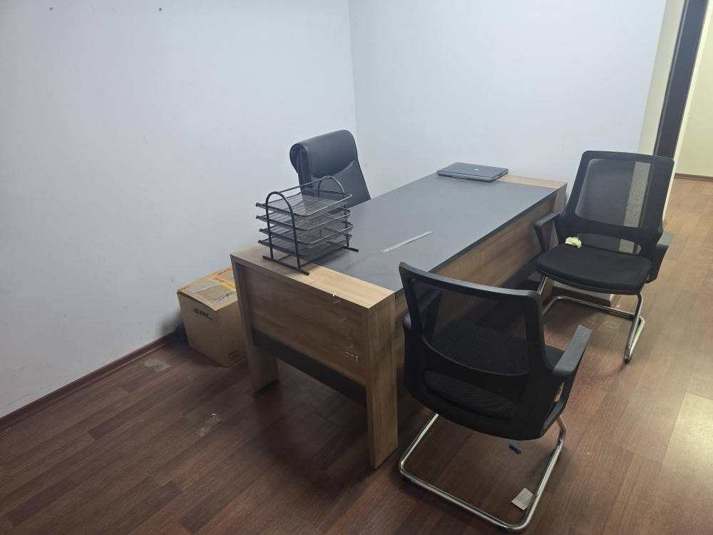 Office furniture very good condition for sale
*********** أربيل, العراق
