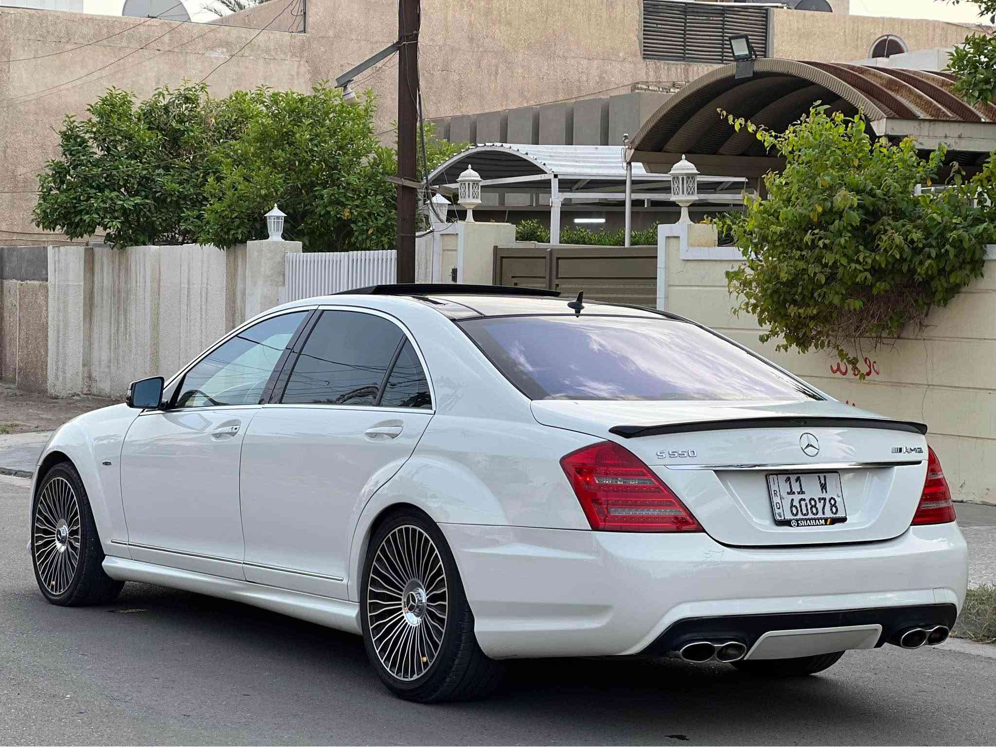 السلام عليكم
للبيع مارسيدس  S500  
موديل ٢٠٠٨  خليجيه فول مواصفات 
طويله وفتحه سقف بنوراما  بصمه تشغيل وابواب.  بردات كهربائية عدد٥.  
كامله بدون نواقص حداديه اماميه وخلفيه جديده. گير ومحرك بحاله ممتازه. السياره جاهزه وبيها  صبغ السونار موضح كولشي
السعر ١٧٨  
مكان السياره بغداد 
للاستفسار *********** بغداد, العراق
